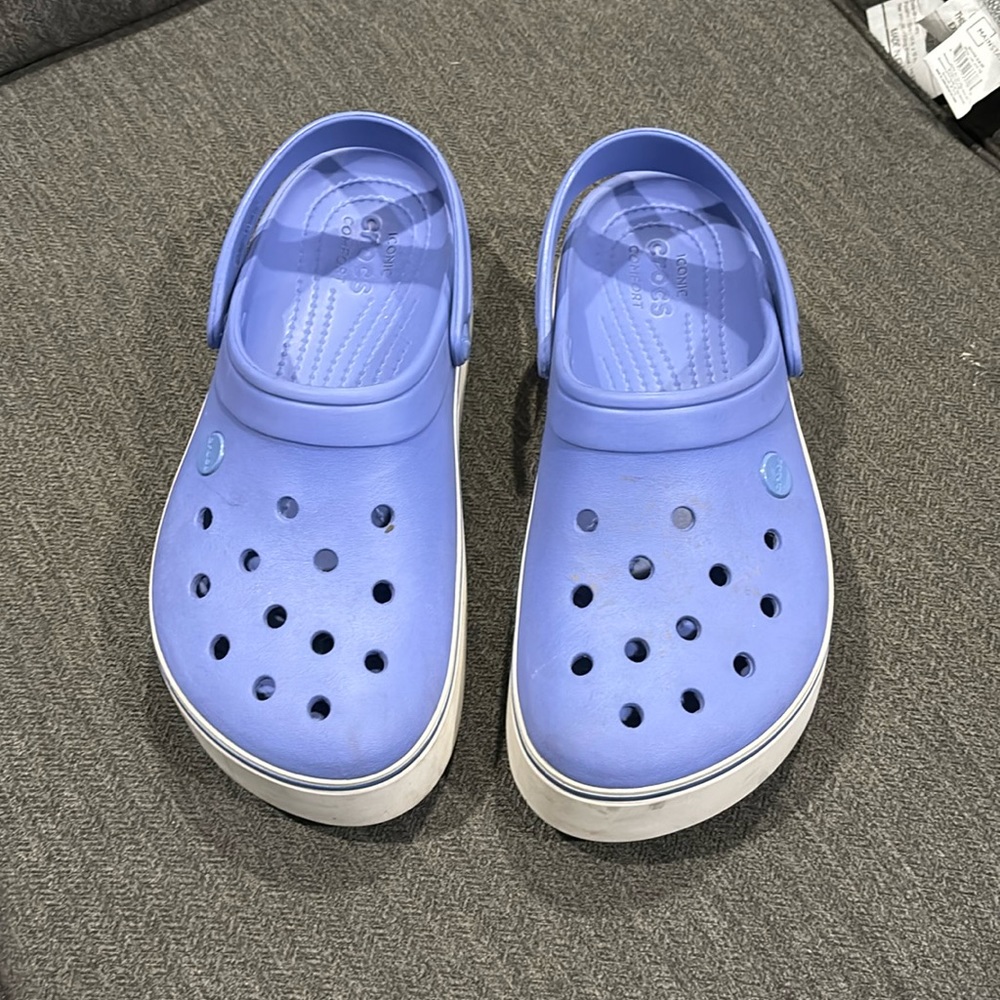 Women’s crocs